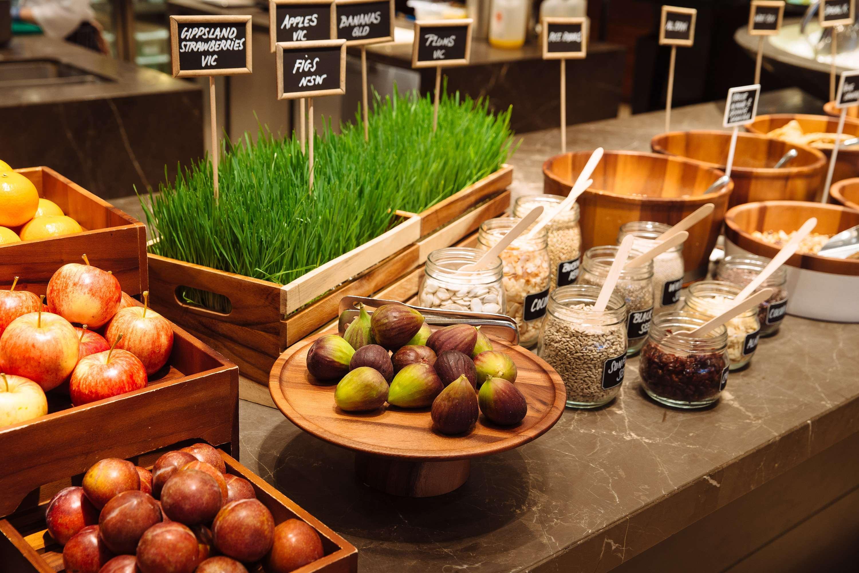 Hotel Grand Hyatt Melbourne Esterno foto Wheatgrass at a salad bar