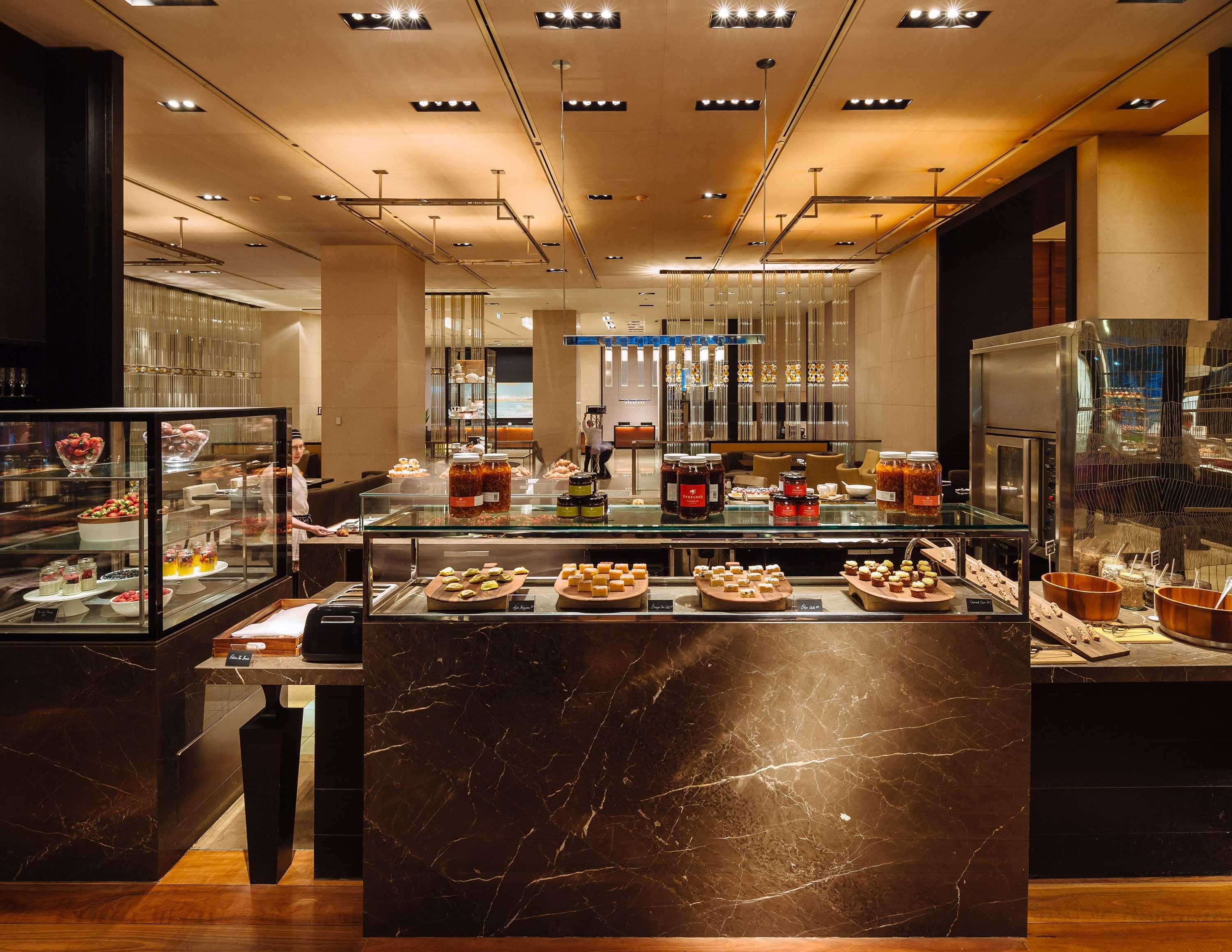 Hotel Grand Hyatt Melbourne Esterno foto The lobby lounge at the Four Seasons Hotel, Hong Kong