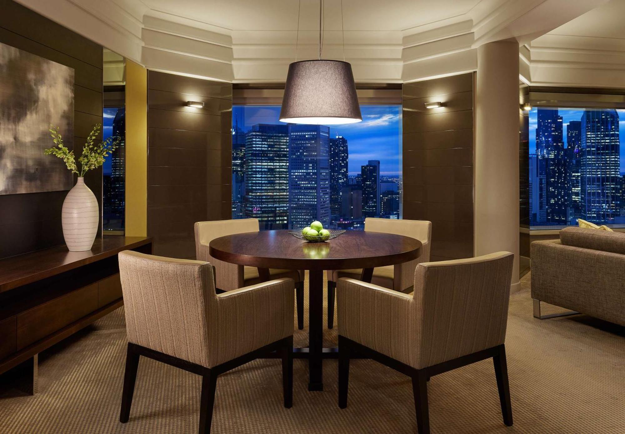 Hotel Grand Hyatt Melbourne Esterno foto A suite at the Mandarin Oriental, Hong Kong